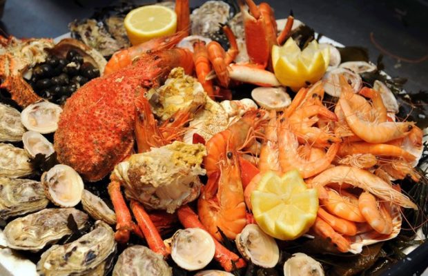 Comment accompagner son plateau de fruits de mer ? - Roger Coquillages